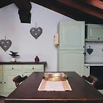 Due Cuori E Mansarda Διαμέρισμα